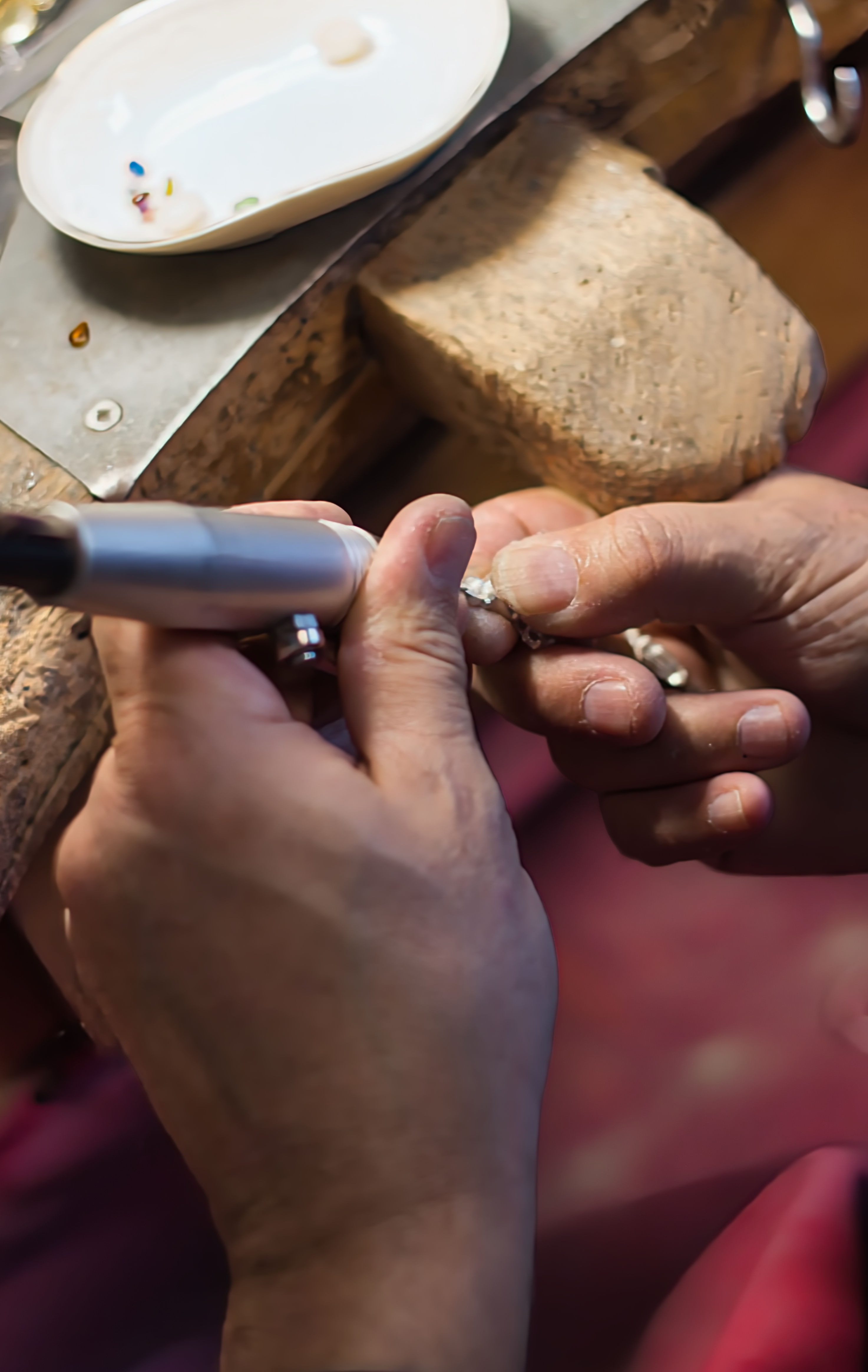 Master silversmith at the F&S bench